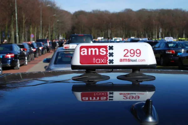 How to book a taxi in amsterdam